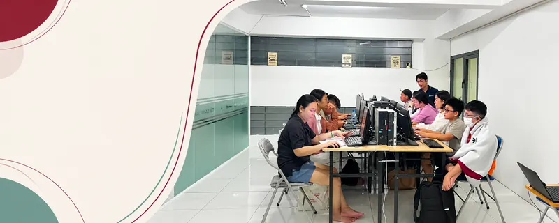 Ảnh ghép thiết kế từ ảnh lớp tin học thực tế do chủ website cung cấp.